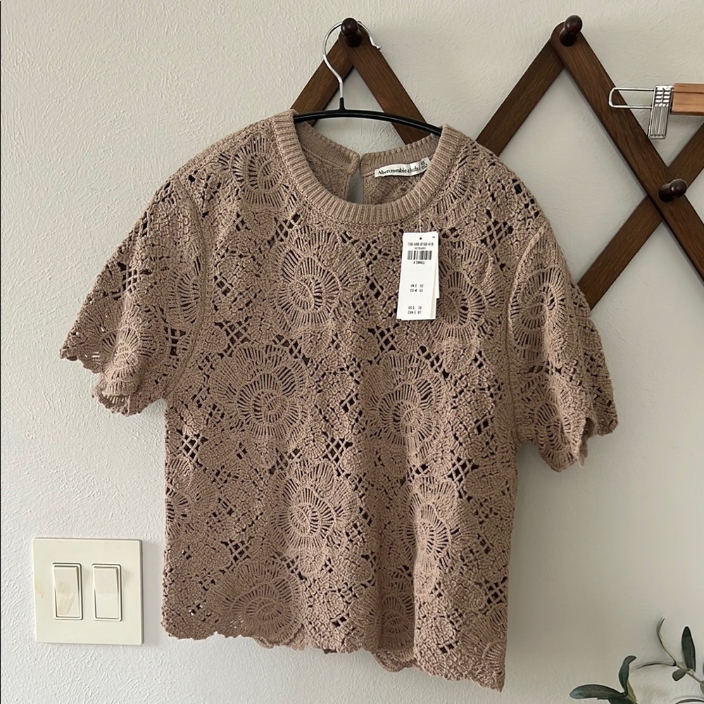Abercrombie & Fitch Crochet scalloped top